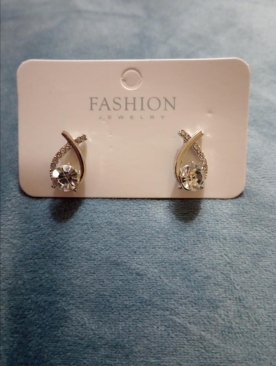 Hot Selling Women'S Stud Earrings 1 Pair Exquisite Light Luxury Cross Temperament All-Match Ear Jewelry photo review