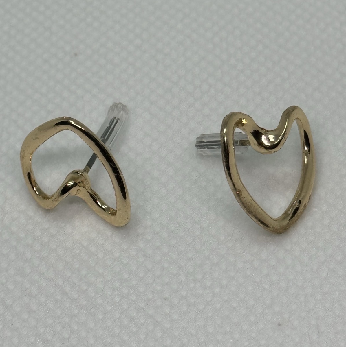 One Pair of Fashion Classic Hollow Heart Stud Earrings photo review
