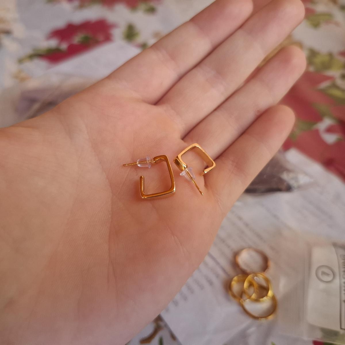 Temperament Woman'S Geometric Minimalist Niche Stud Earrings All-Match Fashion Ear Jewelry photo review
