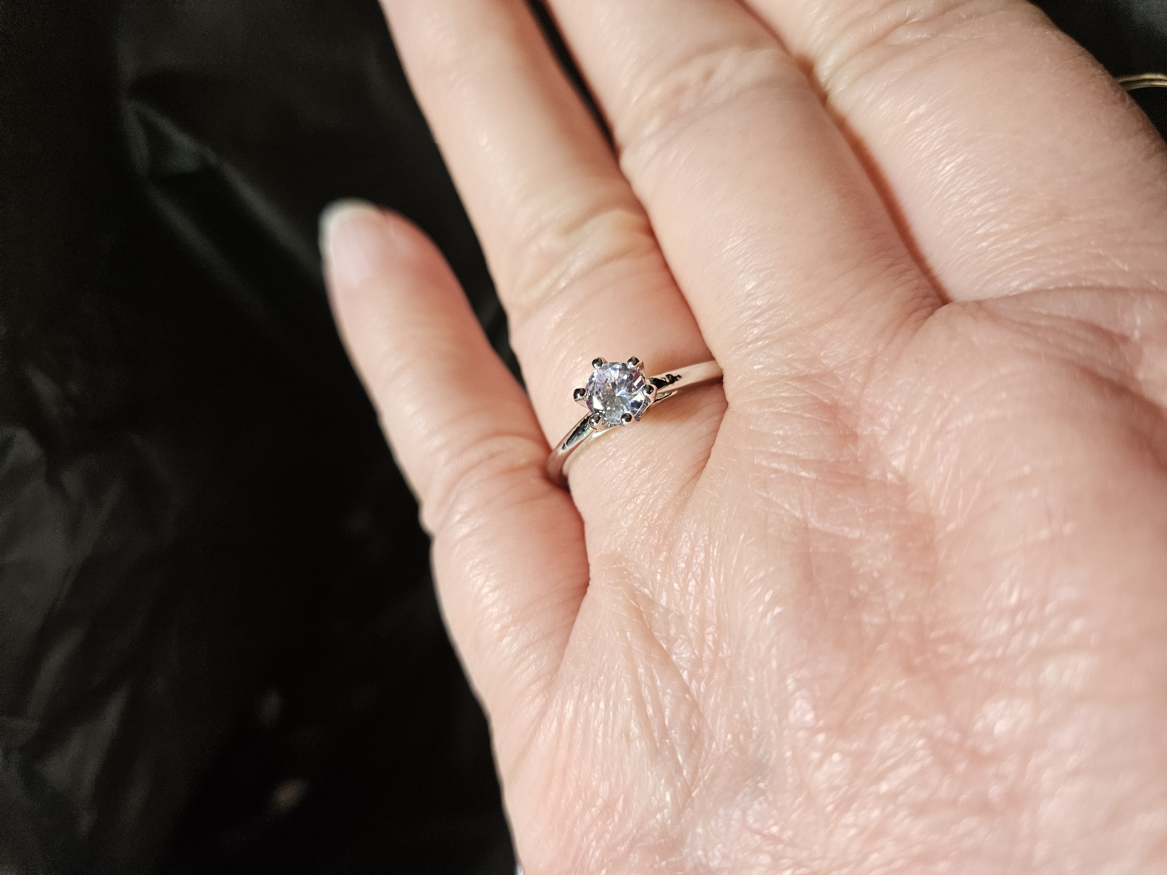 Women'S Classic Wedding Ring Forever Easy Six-Claw Synthetic Zirconia Fashion Single Stone Engagement Wedding Gift Ring Jewelry photo review