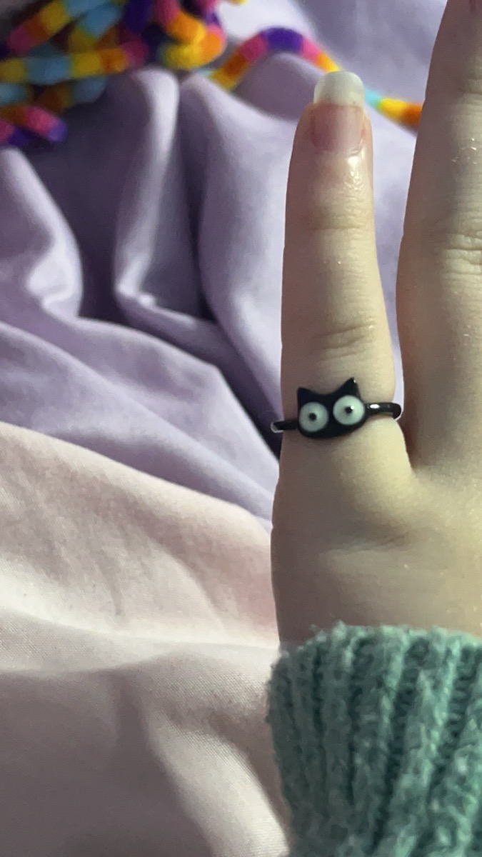 Chic Black Cat Cuff Ring - Fashionable Accessory for Girls - Gunmetal Finish, Alloy & Acrylic photo review