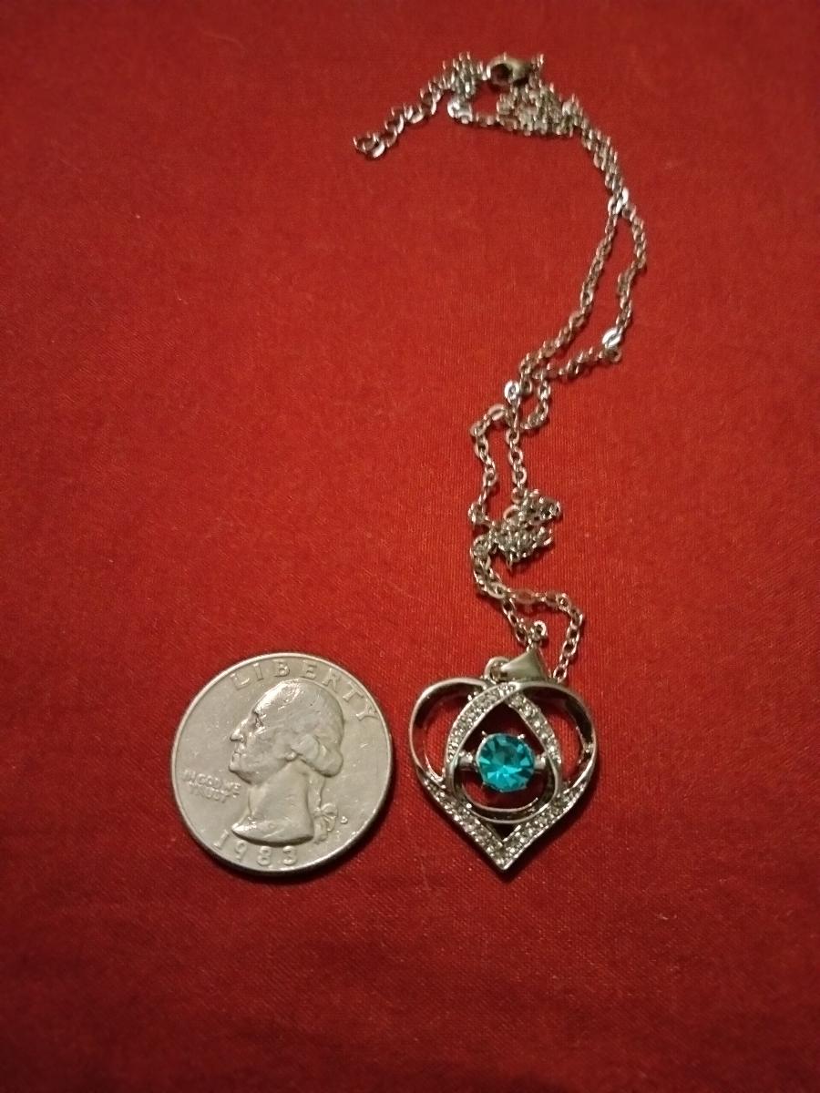 1pc of European And American Stylish Light Luxury Women'S Heart Pendant Necklace, Exquisite Jewelry Gift for Valentine'S Day Wedding Bride photo review