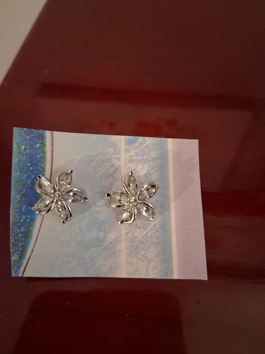 Cubic Flower Stud Earrings Sister Gift Women's Gift Jewelry Pendant photo review