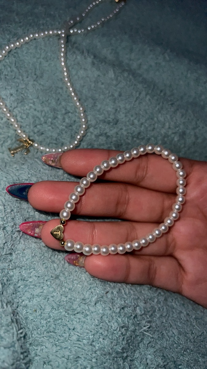 Hot Classic A-Z Heart Lnitial Letter Bracelet Women Temperament Lmitation Imitation Pearl Bead Bracelet for Women Jewelry Gift photo review