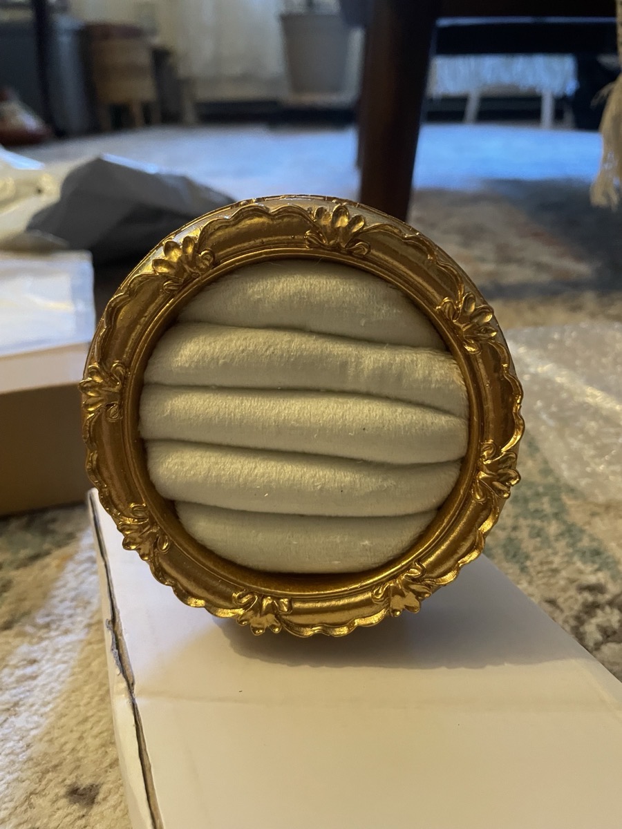 1pc Jewelry Ring Display Tray Golden Round Resin Beige Flannelette Ring Tray Jewelry Display Storage photo review