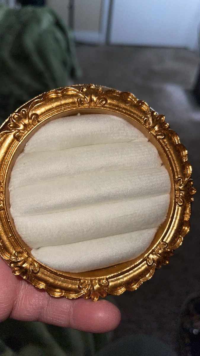 1pc Jewelry Ring Display Tray Golden Round Resin Beige Flannelette Ring Tray Jewelry Display Storage photo review