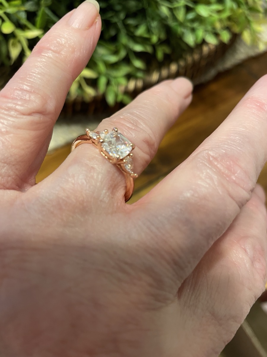 Synthetic Zirconia Engagement Ring 4-prong Setting With Elegant And Stylish Featuring A Lady's Perfect For Engagement Parties, Jewelry For Valentine's Day, And As A High-end Gift To Express Love Available In Multiple Colors photo review