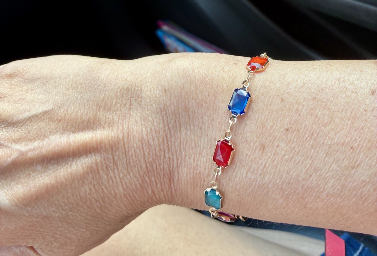 Random Color Quantity of Hearts, 1pc Women's Simple Fashion Elegant Candy-colored Heart Bracelet, Gift for Girlfriend on Valentine's Day photo review