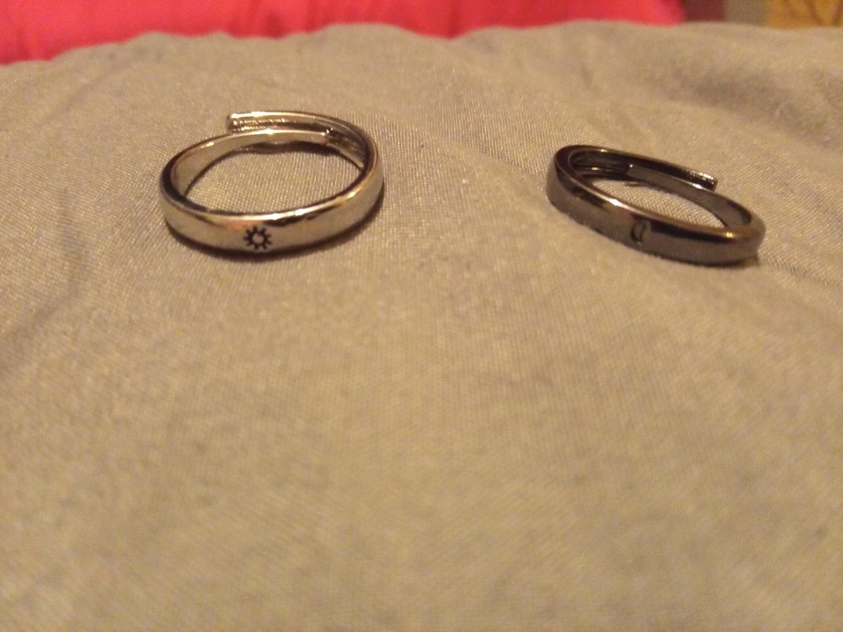 2pcs Sun and Moon - Couple Ring Set - 2 Adjustable Open Rings - Ideal for Lovers - No Engraving - Perfect Gift for Christmas, Halloween, Valentine's Day photo review