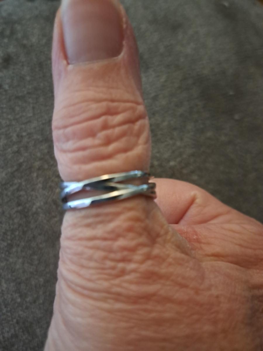 A Ring Made of S925 Silver Featuring a Geometric Three-Layer Line Cross Design, Embodying Minimalism. It Is Adjustable And Suitable for Everyday Wear, Parties, And Gifts - Elegant Jewelry Perfect for All Seasons photo review
