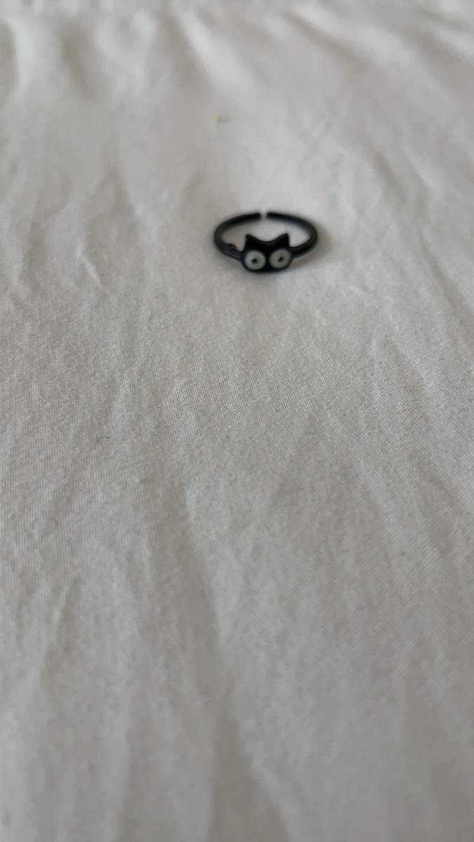 Chic Black Cat Cuff Ring - Fashionable Accessory for Girls - Gunmetal Finish, Alloy & Acrylic photo review