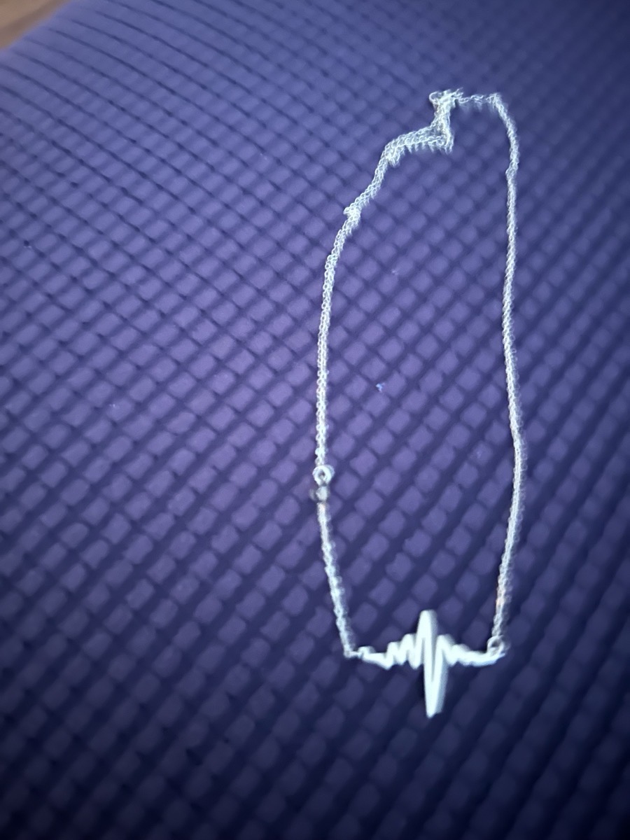 An Elegant And Minimalist Stainless Steel Heart-Shaped ECG Pendant Necklace for Women, Perfect for Valentine'S Day photo review